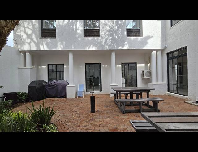 305M² OFFICE FOR SALE IN FERNDALE